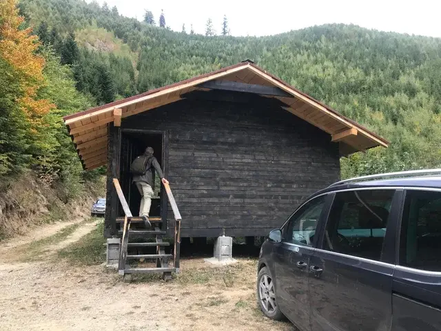 Exterior of bear hide at forest edge in autumn — Carpathian Mountains Romania, Ibis Tours